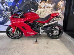 2018 DUCATI SUPERSPORT S RED