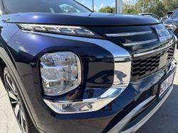 2025 Mitsubishi Outlander Exceed