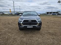 2023 Toyota Hilux SR5