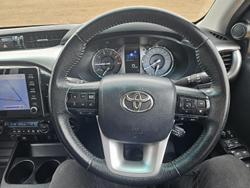 2023 Toyota Hilux SR5