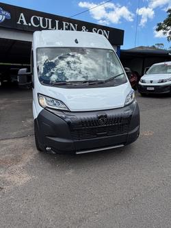 2025 Peugeot Boxer Pro Mid Roof LWB