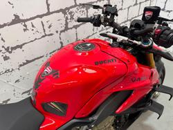 2023 Ducati Streetfighter V4 S Streetfighter Red