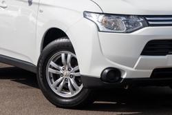2013 Mitsubishi Outlander ES