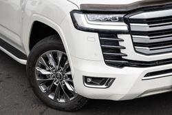 2024 Toyota Landcruiser Sahara ZX