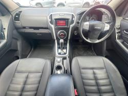 2020 Isuzu MU-X Onyx Edition