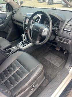 2020 Isuzu MU-X Onyx Edition