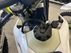 2025 HUSQVARNA FE450 NEBULA WHITE