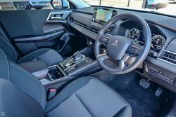 2025 Mitsubishi Outlander PHEV ES ZM MY24 AWD White