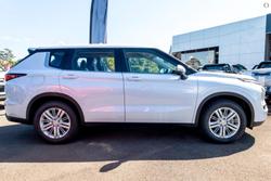 2025 Mitsubishi Outlander ES ZM MY24 White Diamond