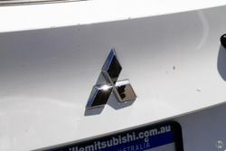 2025 Mitsubishi Outlander ES ZM MY24 White Diamond