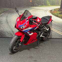 2025 Honda CBR650R Red
