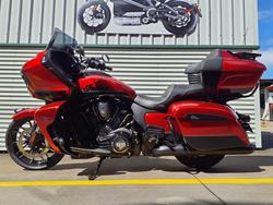 2022 Indian Pursuit Dark Horse Premium Pursuit Red