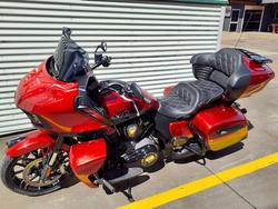 2022 Indian Pursuit Dark Horse Premium Pursuit Red