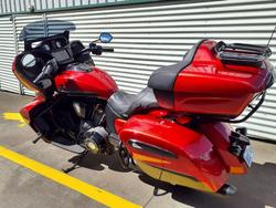 2022 Indian Pursuit Dark Horse Premium Pursuit Red