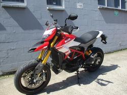 2017 DUCATI 939 HYPERMOTARD RED