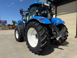 2014 New Holland T7.235