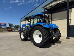 2014 New Holland T7.235
