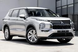 2025 Mitsubishi Outlander ES