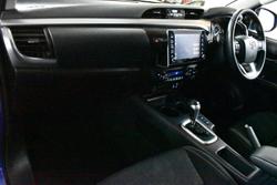 2020 Toyota Hilux SR5