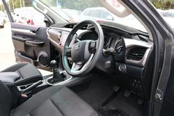 2022 Toyota Hilux SR5