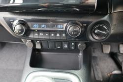 2022 Toyota Hilux SR5