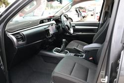 2022 Toyota Hilux SR5