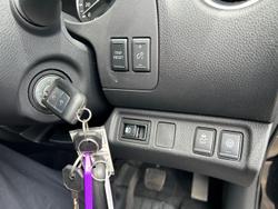 2022 Nissan Navara ST