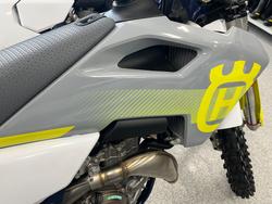 2023 HUSQVARNA FC450 NEBULA WHITE