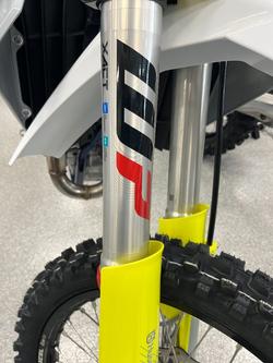 2023 HUSQVARNA FC450 NEBULA WHITE