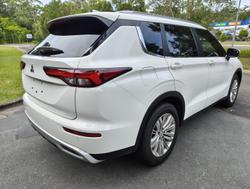 2023 Mitsubishi Outlander LS