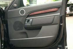 2025 Land Rover Discovery D350 Dynamic SE Series 5 MY25 4X4 Santorini Black