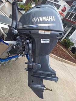 2025 QUINTREX 420 Busta