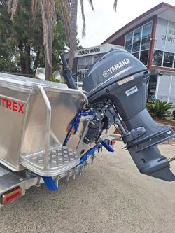 2025 QUINTREX 420 Busta