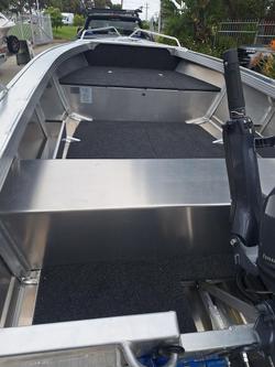 2025 QUINTREX 420 Busta