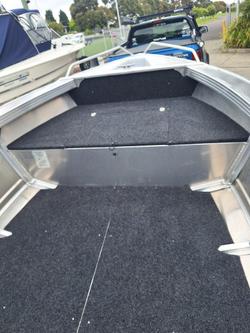 2025 QUINTREX 420 Busta