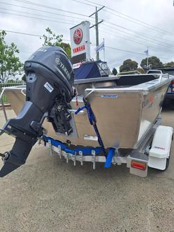 2025 QUINTREX 420 Busta