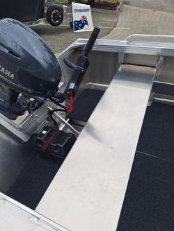 2025 QUINTREX 420 Busta