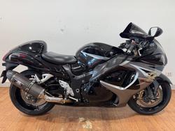 Suzuki GSX1300RA (hayabusa)