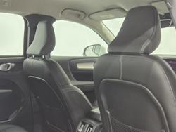 2020 Volvo XC40 T4 Momentum MY20 Ice White