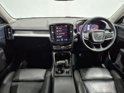 2020 Volvo XC40 T4 Momentum MY20 Ice White