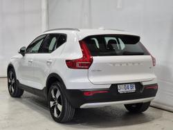 2020 Volvo XC40 T4 Momentum MY20 Ice White