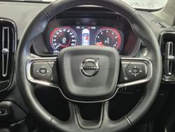 2020 Volvo XC40 T4 Momentum MY20 Ice White