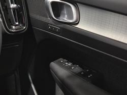 2020 Volvo XC40 T4 Momentum MY20 Ice White