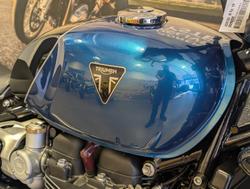 2026 Triumph Bonneville Bobber Bobber Blue