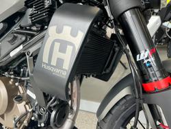 2025 HUSQVARNA SVARTPILEN 401 TUNDRA GREY