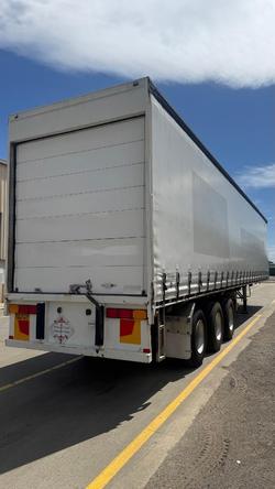 2015 Krueger 24P Straight Insulated Curtain Sider White