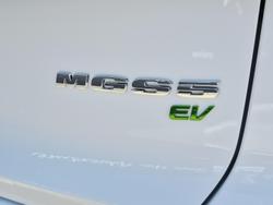 2025 MG MGS5 EV Essence 62 ZS3EM MY25 Dover White