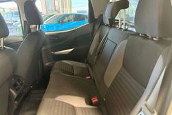 2022 Nissan Navara SL