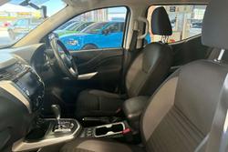 2022 Nissan Navara SL