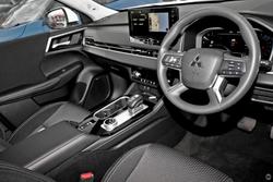 2025 Mitsubishi Outlander ES